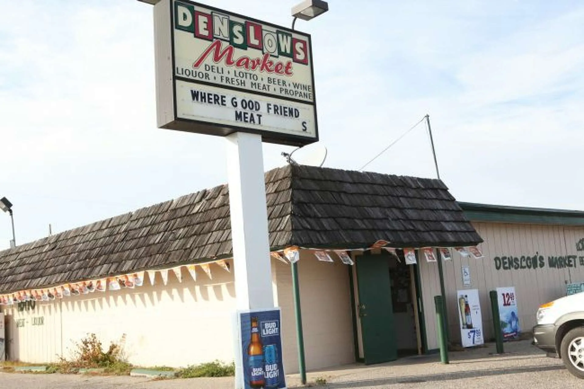 The Denslows Market sign and storefront: Deli, Lotto, Beer, Wine, Liquor, Fresh Meat, Propane.